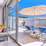 Uezuemlue 1 Bedroom Secluded With Private Pool Hot Tub فيلة *