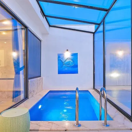 Uezuemlue 1 Bedroom Secluded With Private Pool Hot Tub Вилла