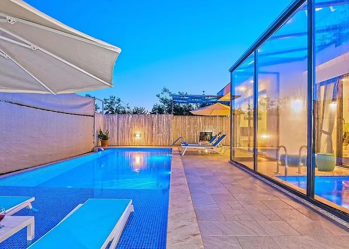Uezuemlue 1 Bedroom Secluded With Private Pool Hot Tub Вилла *