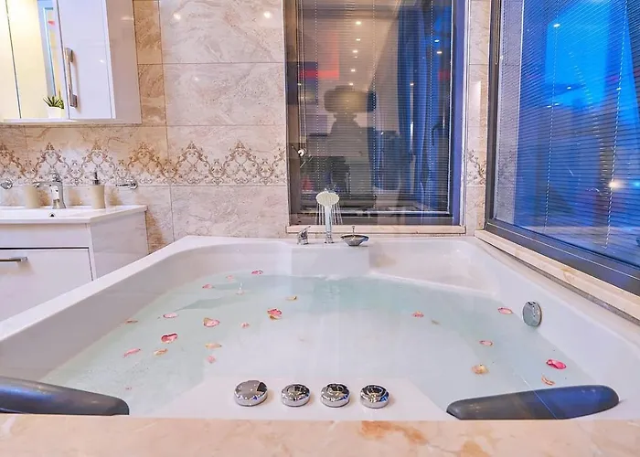 Вилла Uezuemlue 1 Bedroom Secluded With Private Pool Hot Tub *