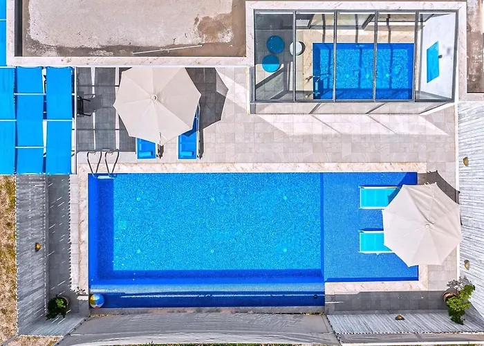 Uezuemlue 1 Bedroom Secluded With Private Pool Hot Tub Вилла Калкан
