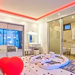 Willa Uezuemlue 1 Bedroom Secluded With Private Pool Hot Tub Kalkan