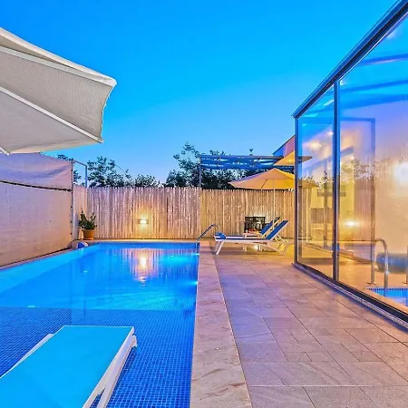 Uezuemlue 1 Bedroom Secluded With Private Pool Hot Tub Villa *