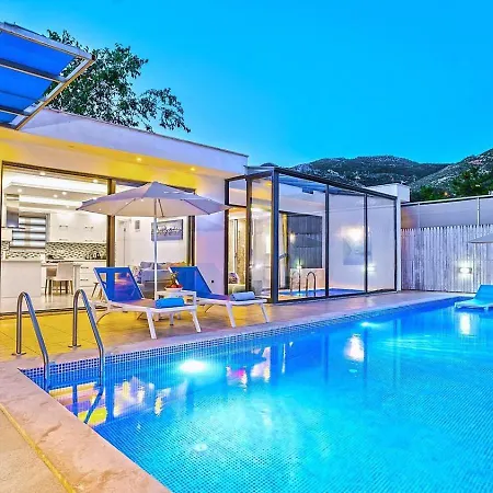 Villa Uezuemlue 1 Bedroom Secluded With Private Pool Hot Tub *
