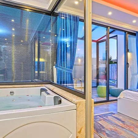 Vila Uezuemlue 1 Bedroom Secluded With Private Pool Hot Tub *