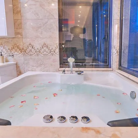 Villa Uezuemlue 1 Bedroom Secluded With Private Pool Hot Tub *