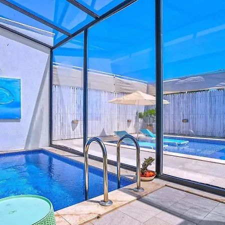 Вилла Uezuemlue 1 Bedroom Secluded With Private Pool Hot Tub