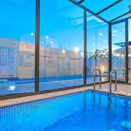 Uezuemlue 1 Bedroom Secluded With Private Pool Hot Tub Вилла Калкан