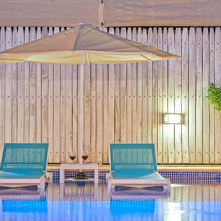 Uezuemlue 1 Bedroom Secluded With Private Pool Hot Tub Вилла