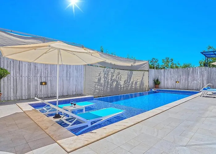 别墅 Uezuemlue 1 Bedroom Secluded With Private Pool Hot Tub