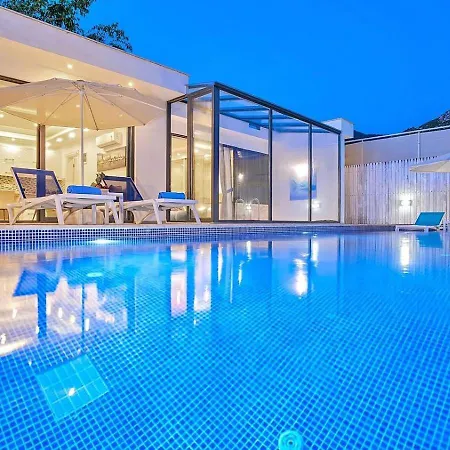 Uezuemlue 1 Bedroom Secluded With Private Pool Hot Tub * カルカン