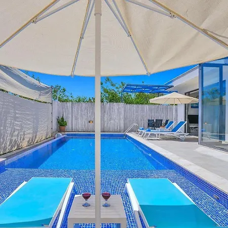 Uezuemlue 1 Bedroom Secluded With Private Pool Hot Tub 别墅 *